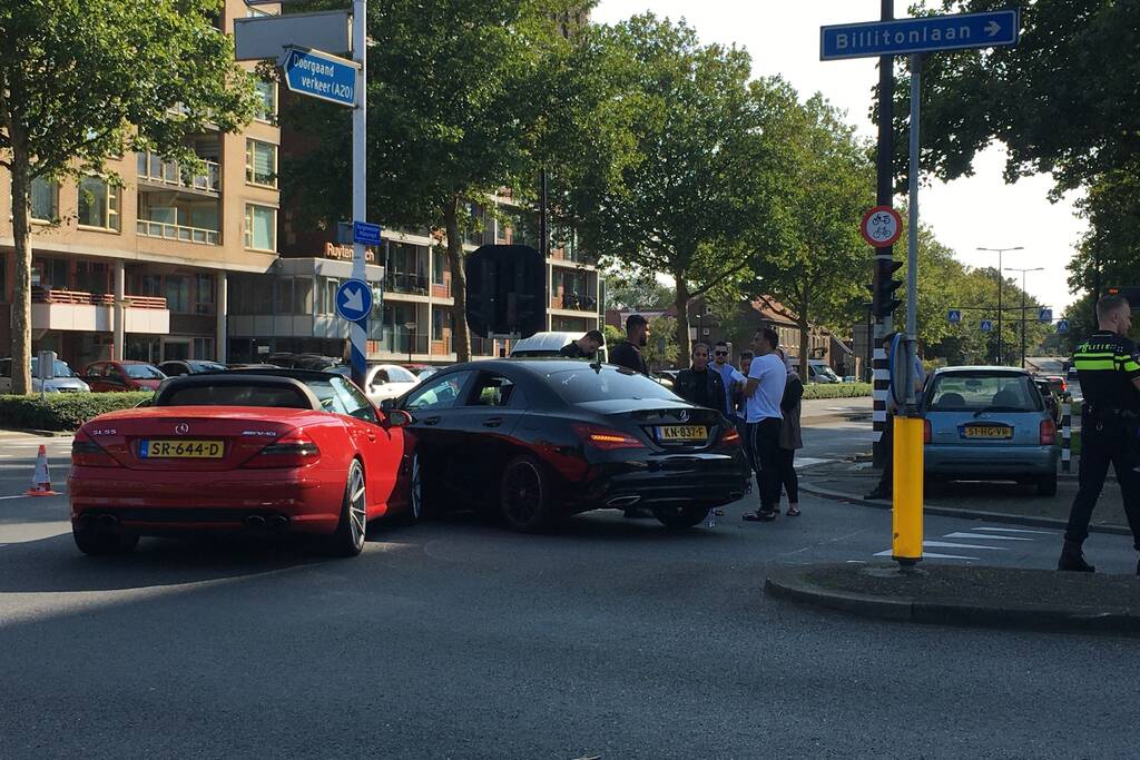 Flinke schade na botsing op kruising