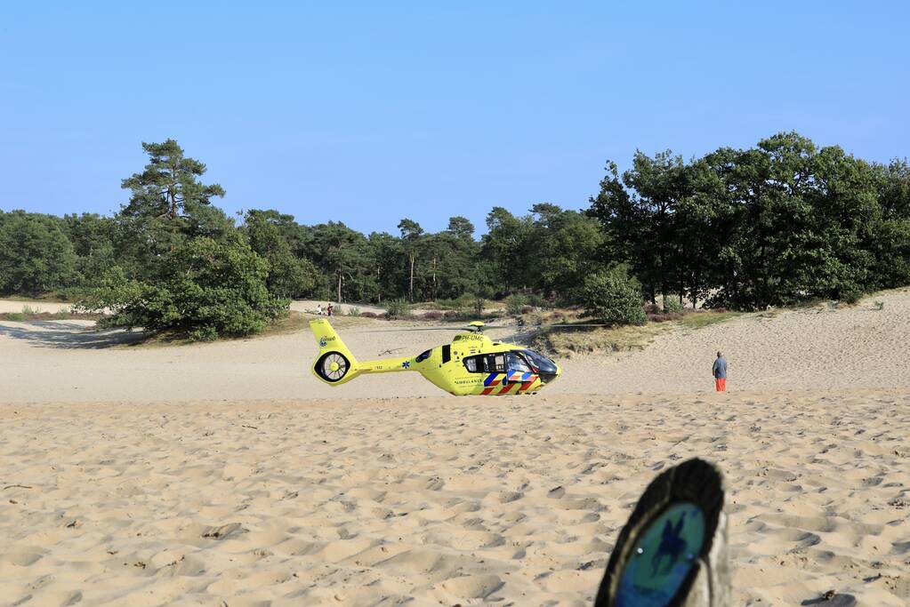Meisje valt uit boom en raakt zwaargewond