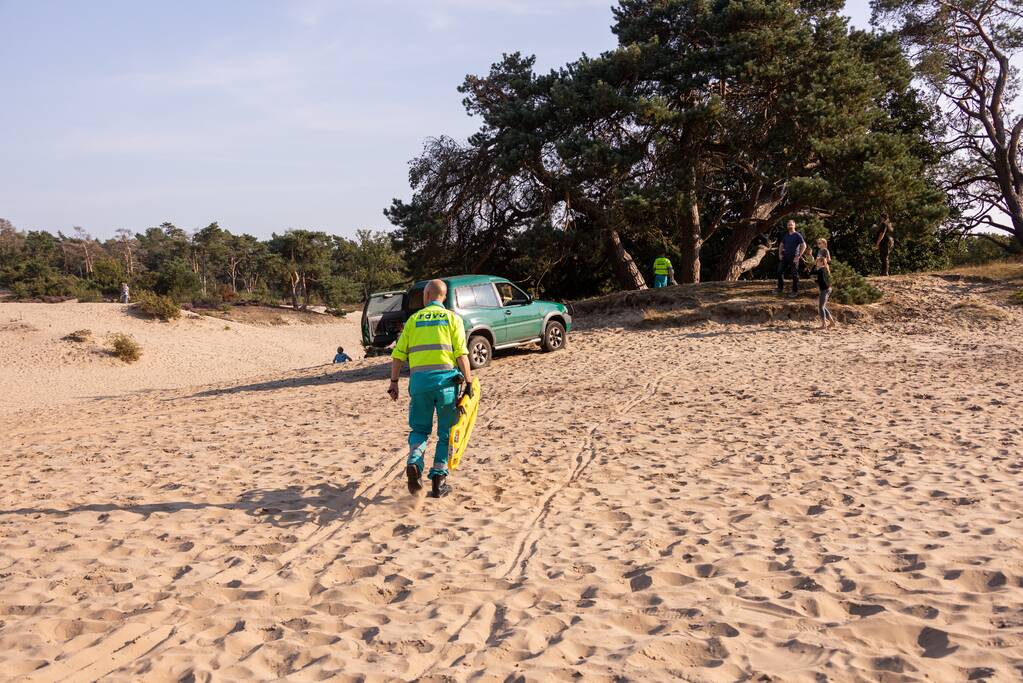 Meisje valt uit boom en raakt zwaargewond