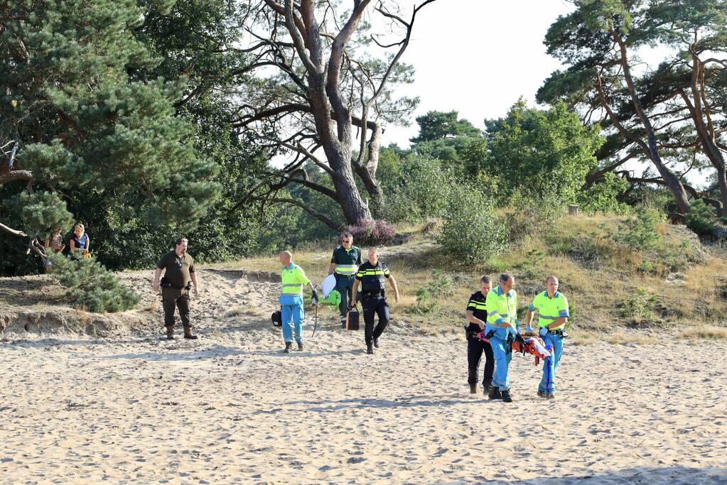 Meisje valt uit boom en raakt zwaargewond
