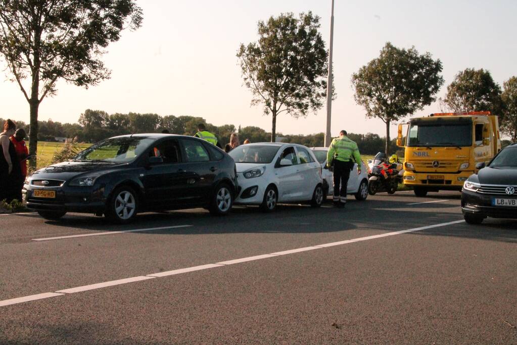 Forse schade na aanrijding met drie auto's