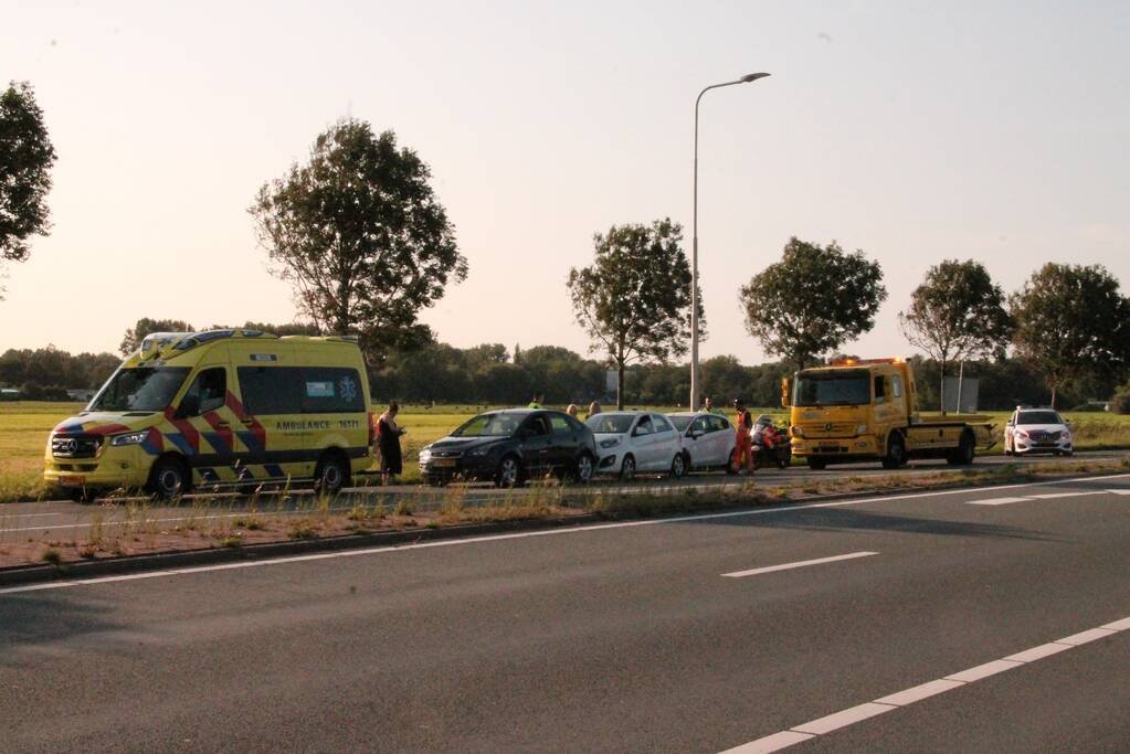 Forse schade na aanrijding met drie auto's