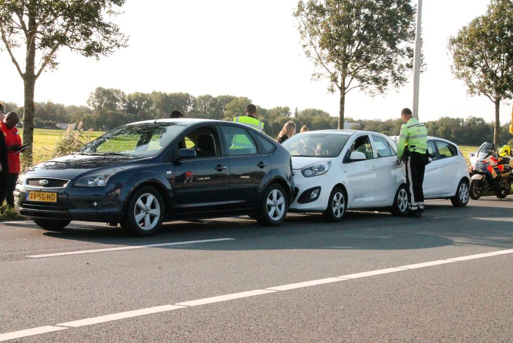 Forse schade na aanrijding met drie auto's