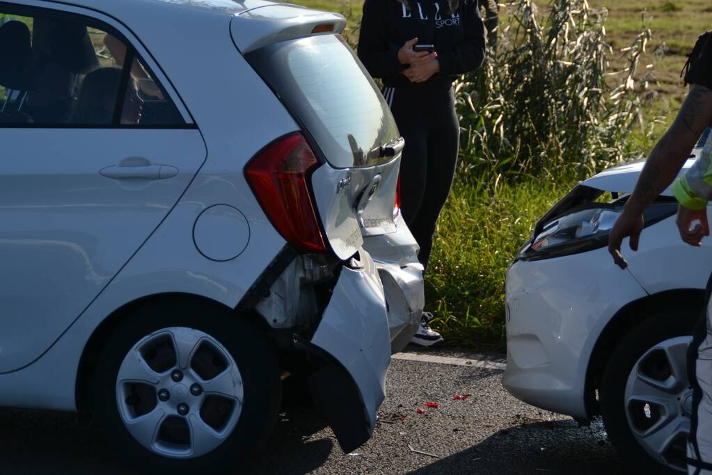 Forse schade na aanrijding met drie auto's