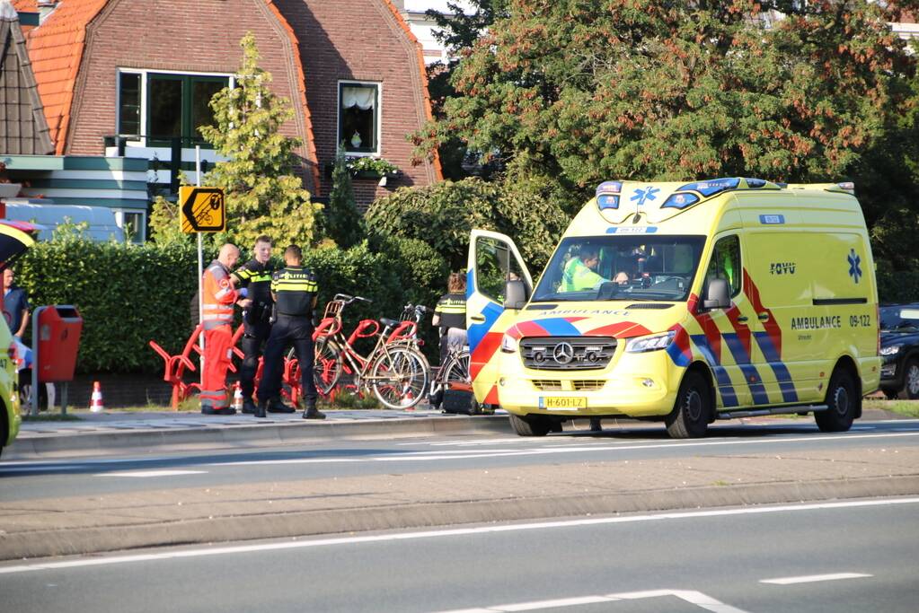 Fietser zwaargewond na crash tegen scooter