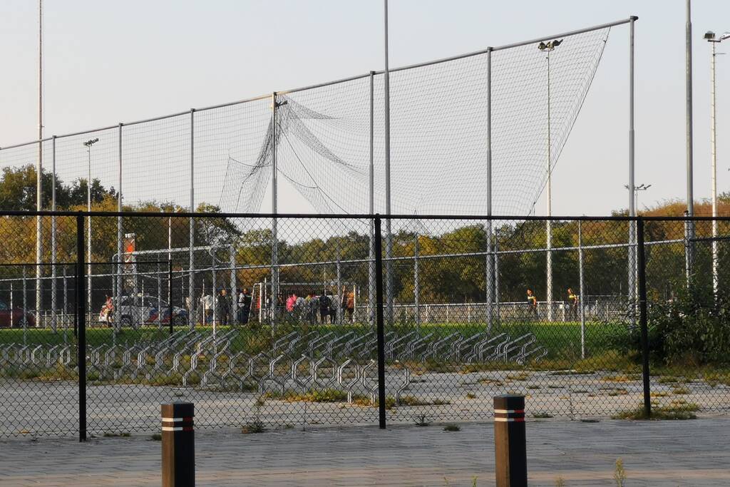 Politie inzet op sportpark na overlast