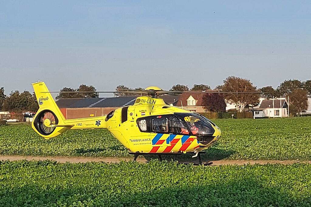 Persoon valt van ladder en raakt zwaargewond
