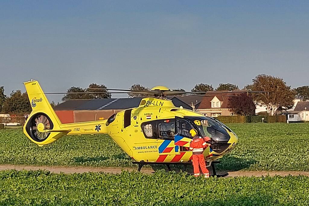 Persoon valt van ladder en raakt zwaargewond