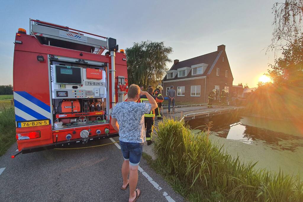 Bestelbus van installatiebedrijf brandt uit