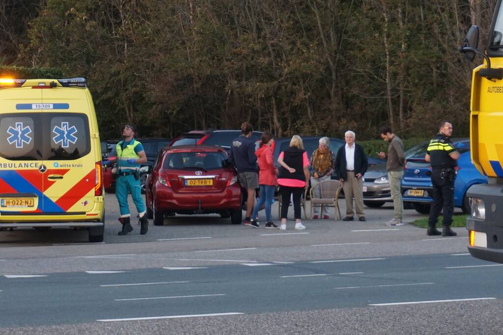 Twee auto's botsen op kruising door voorrangsfout