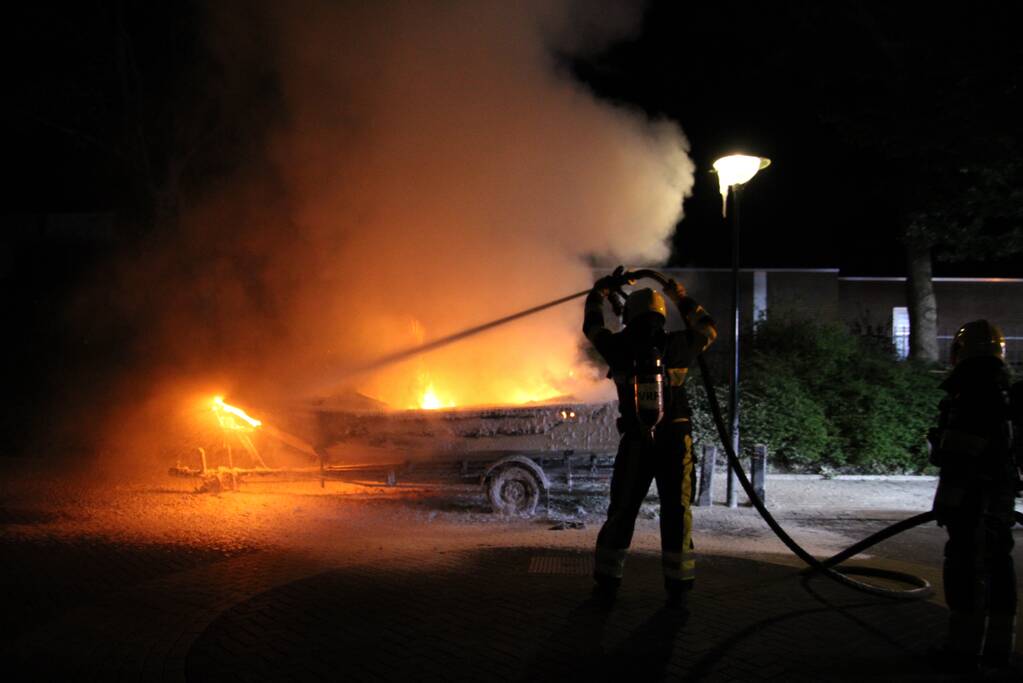 Boot op trailer uitgebrand