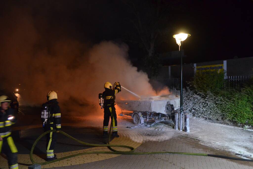 Boot op trailer uitgebrand