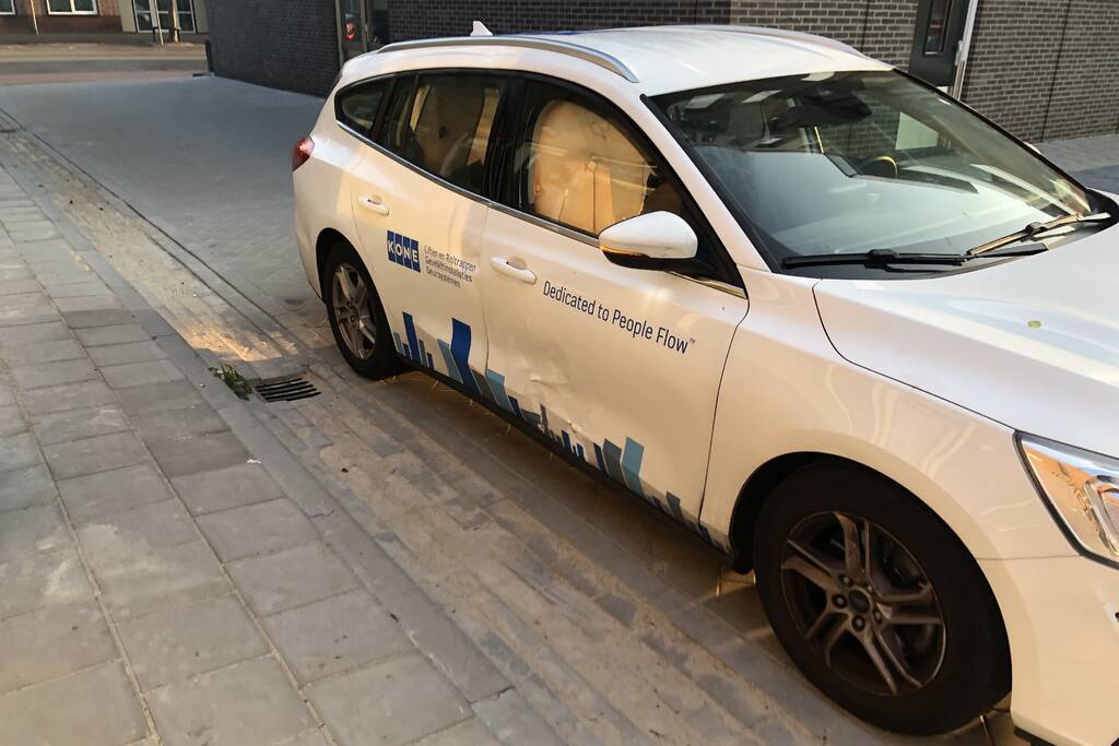Scooterrijder gewond bij botsing met afslaande auto