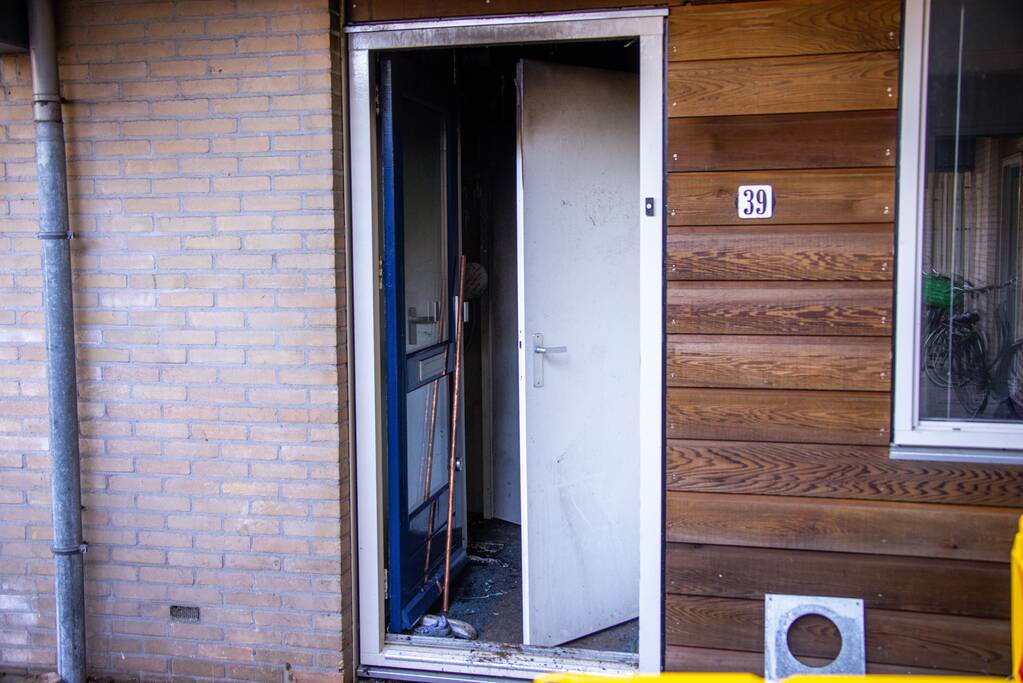 Woningen ontruimd bij flinke brand