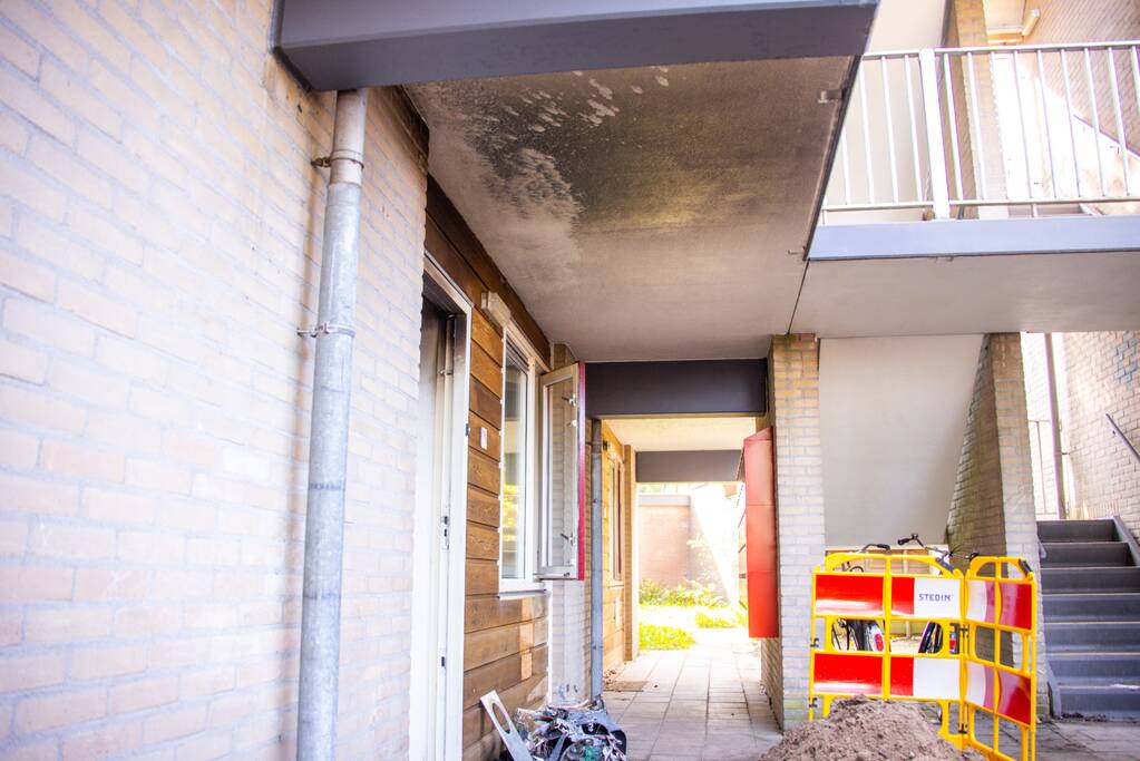 Woningen ontruimd bij flinke brand
