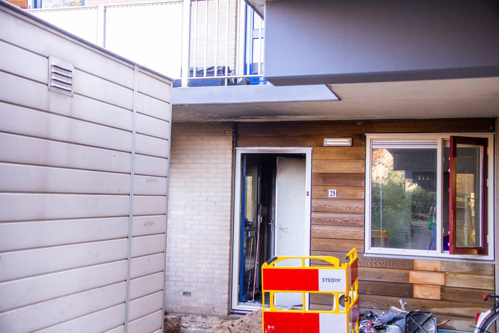 Woningen ontruimd bij flinke brand