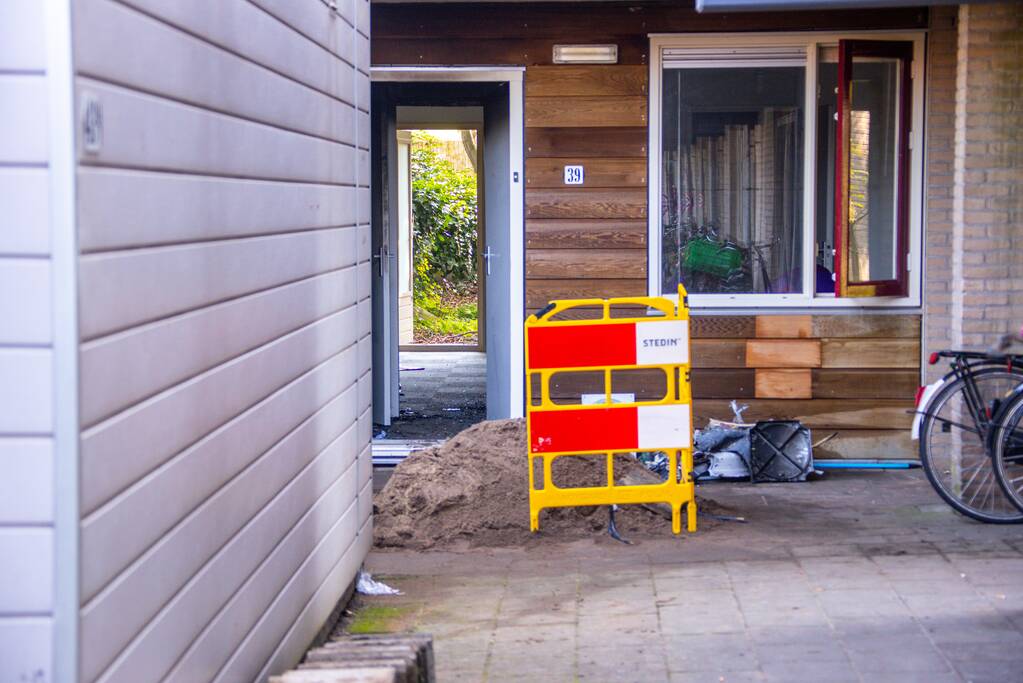 Woningen ontruimd bij flinke brand