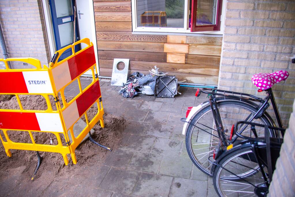 Woningen ontruimd bij flinke brand