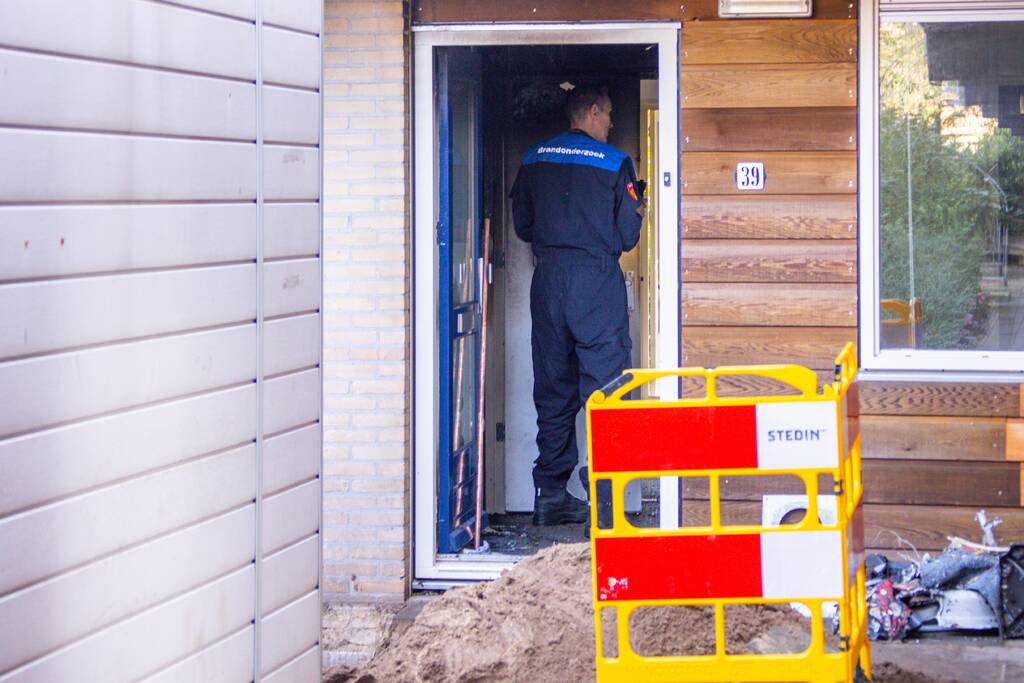 Woningen ontruimd bij flinke brand