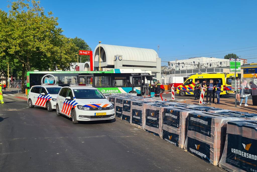 Vrouw op leeftijd aangereden door stadsbus
