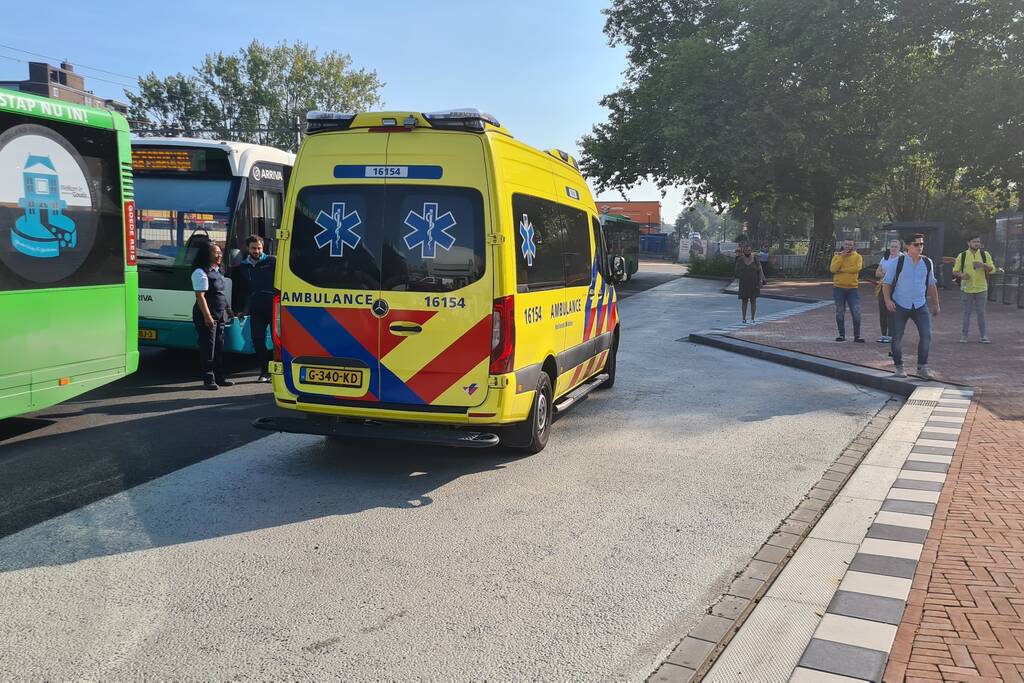 Vrouw op leeftijd aangereden door stadsbus