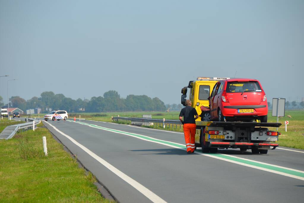 Vrouw raakt gewond na aanrijding met bestelbus