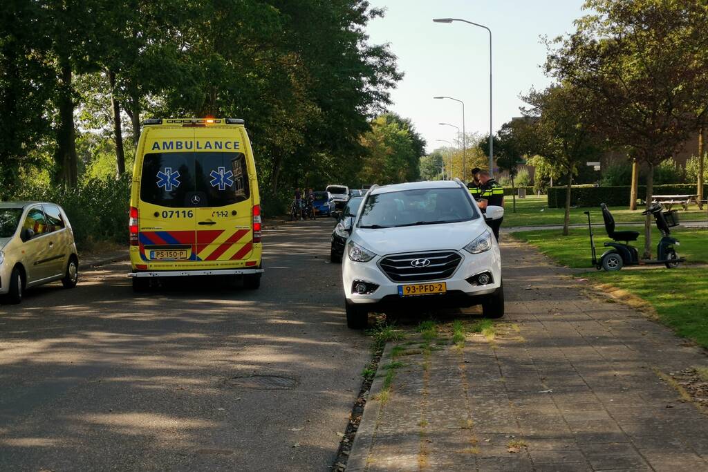 Man valt uit scootmobiel en raakt gewond