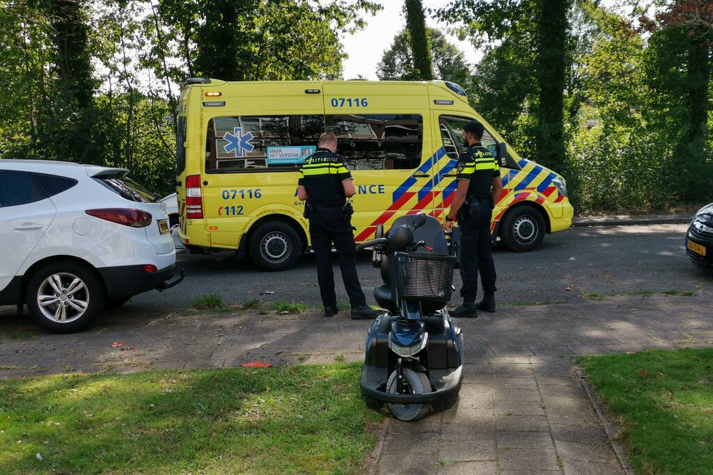 Man valt uit scootmobiel en raakt gewond