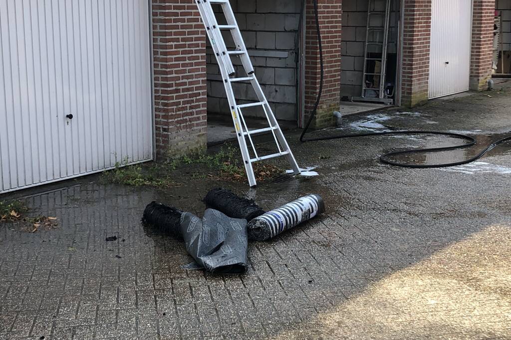 Garagedak vliegt in brand na werkzaamheden