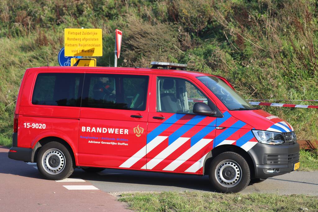 Brandweer doet onderzoek naar bodemverontreiniging onder viaduct
