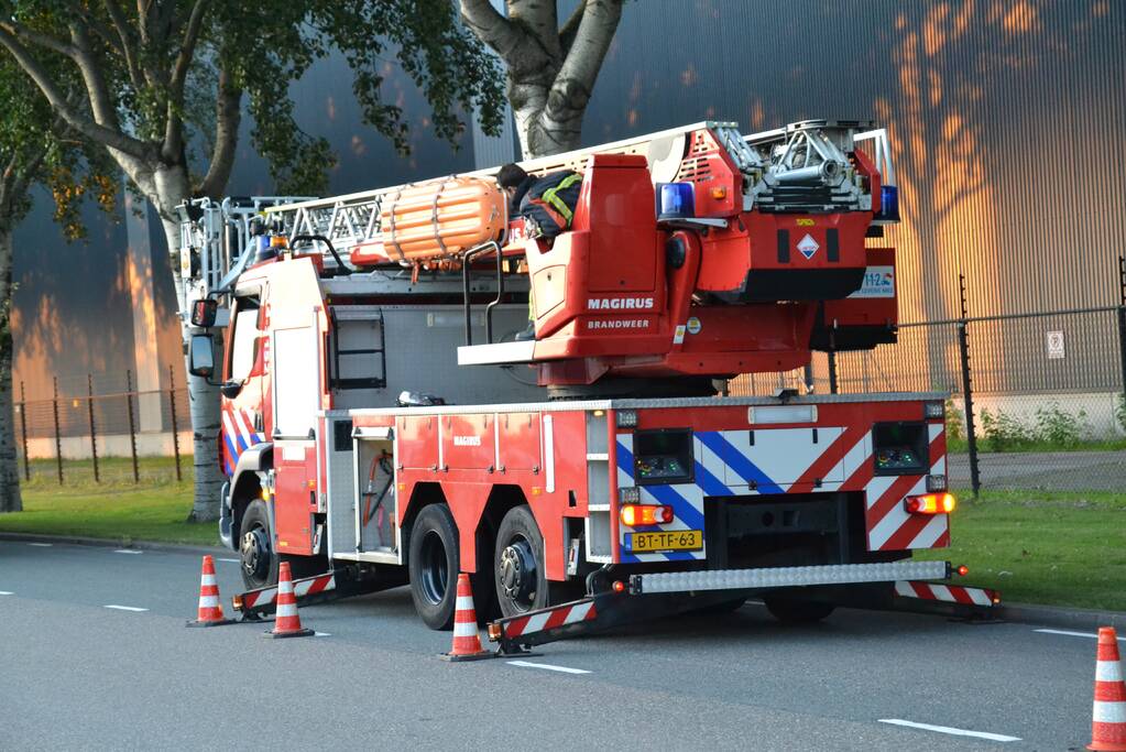 Gevaarlijk hangende tak verwijderd