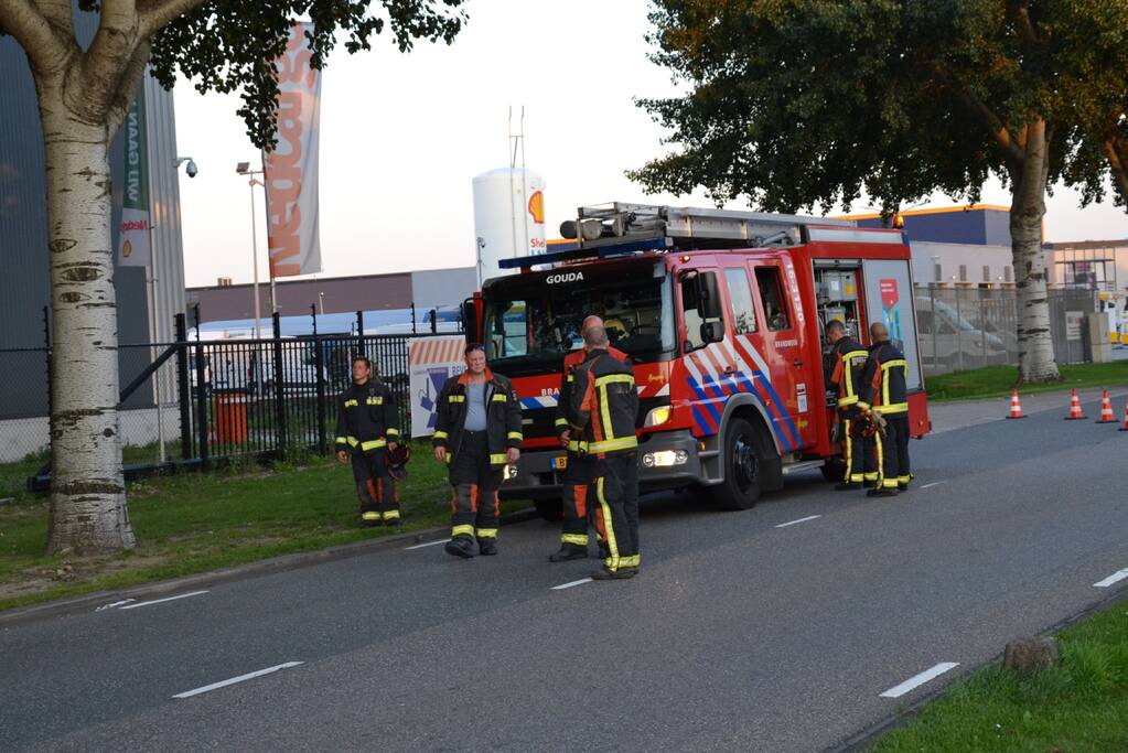 Gevaarlijk hangende tak verwijderd