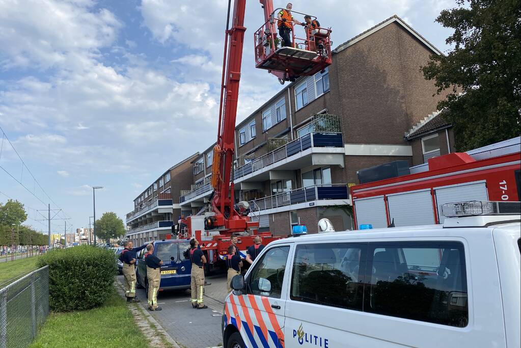 Politie haalt meerdere wietplanten van balkon