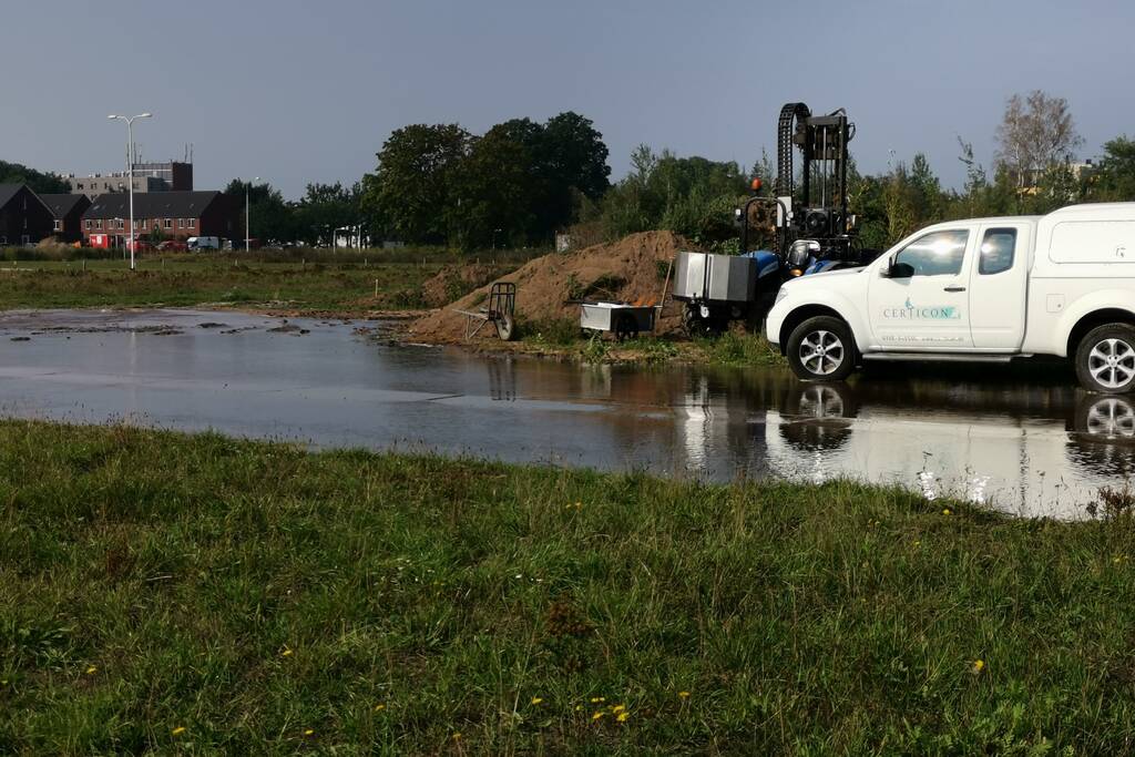 Waterballet nadat de waterleiding werd doorboord