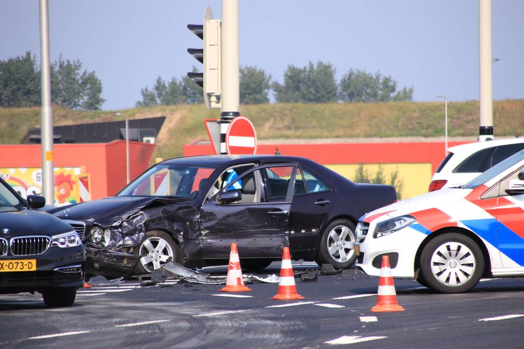Forse schade bij verkeersongeval nieuwe afrit A12