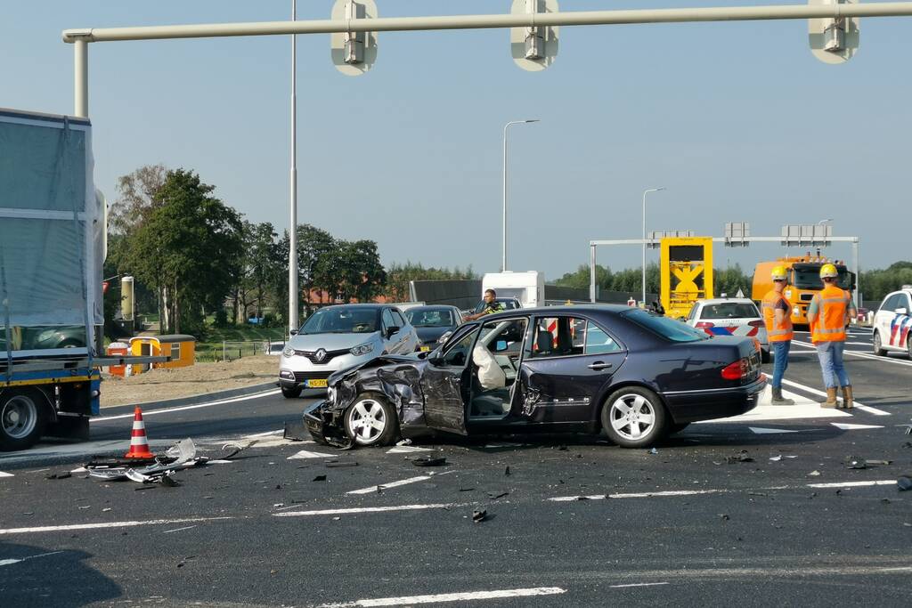 Forse schade bij verkeersongeval nieuwe afrit A12