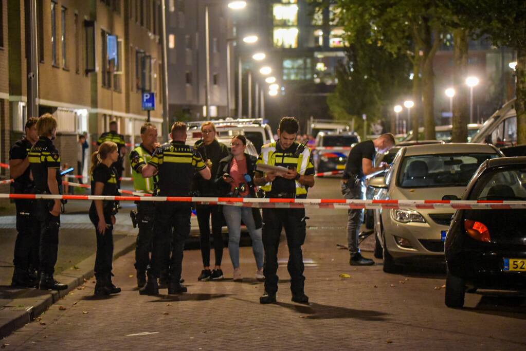 Man in auto overleden na schietincident