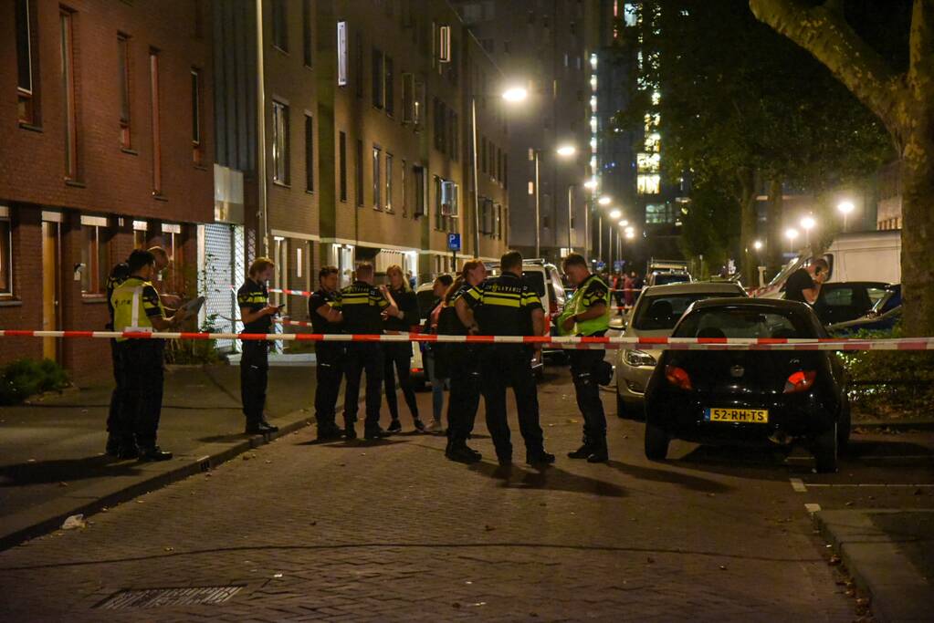 Man in auto overleden na schietincident