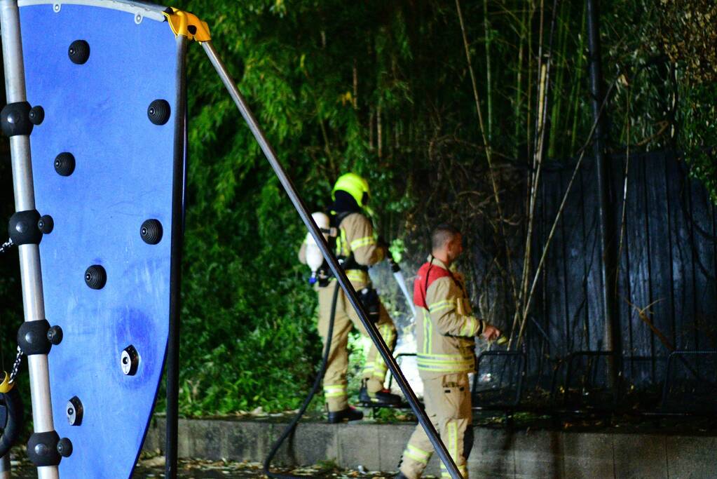 Brand bij speeltuin in Overschie