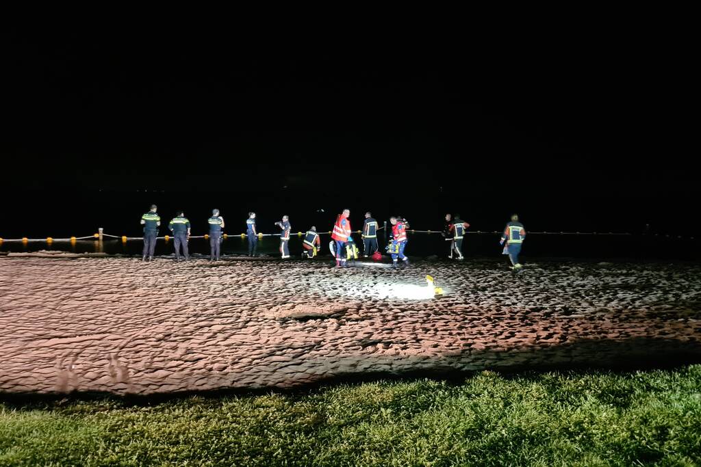 Massale inzet naar mogelijk persoon te water