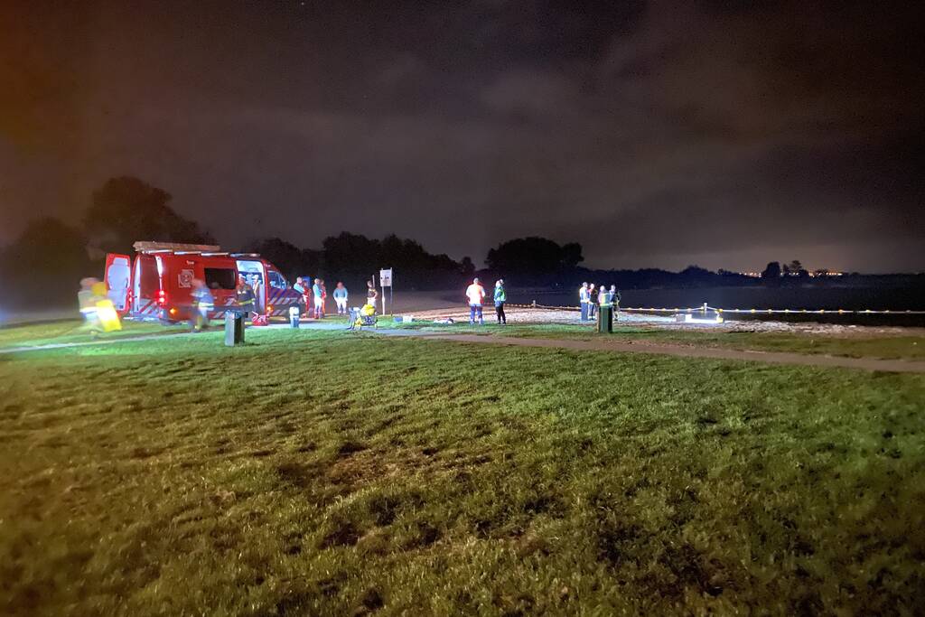 Massale inzet naar mogelijk persoon te water