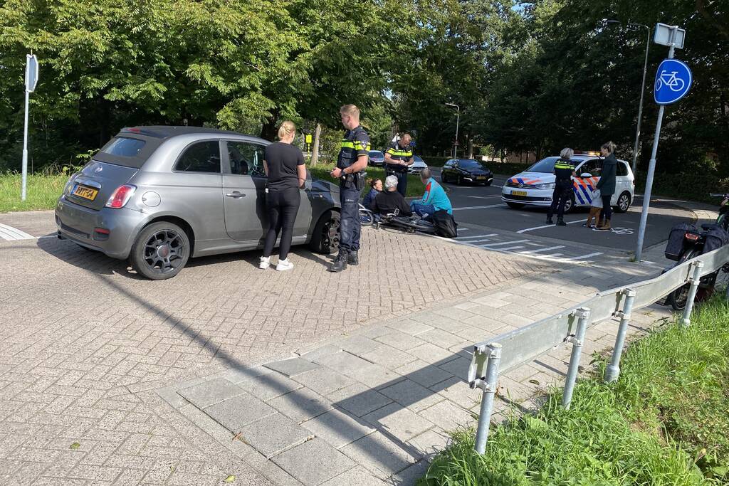 Automobilist ziet overstekende fietsster over het hoofd