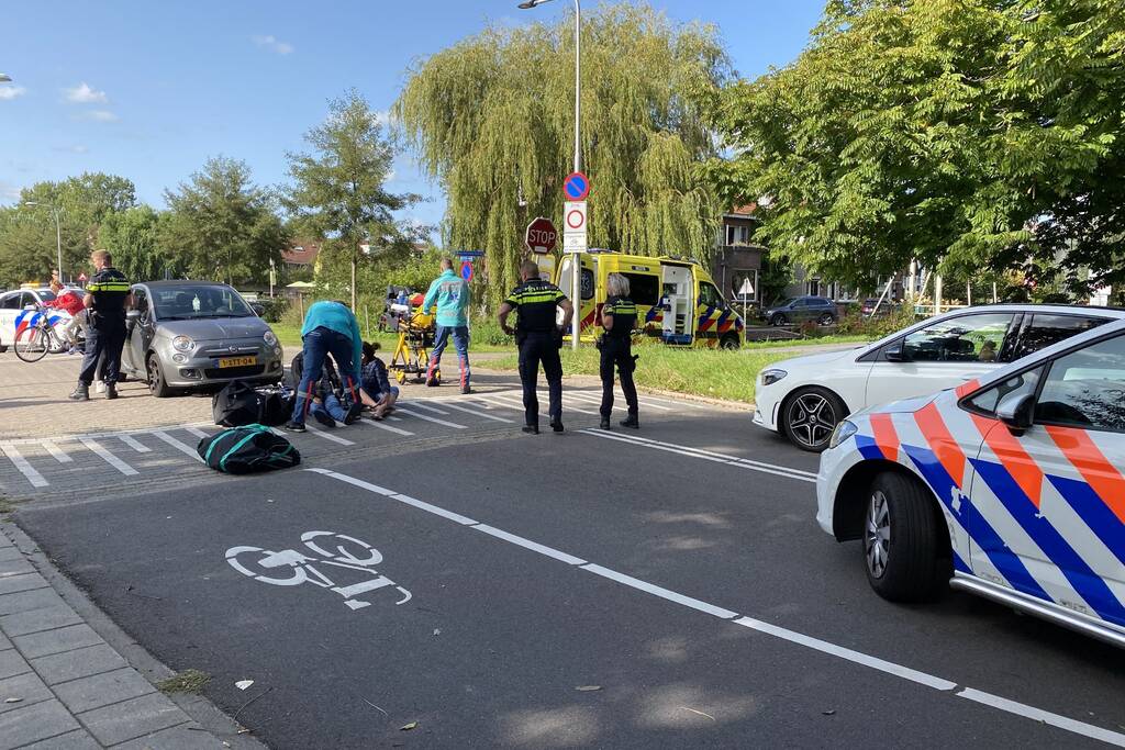 Automobilist ziet overstekende fietsster over het hoofd
