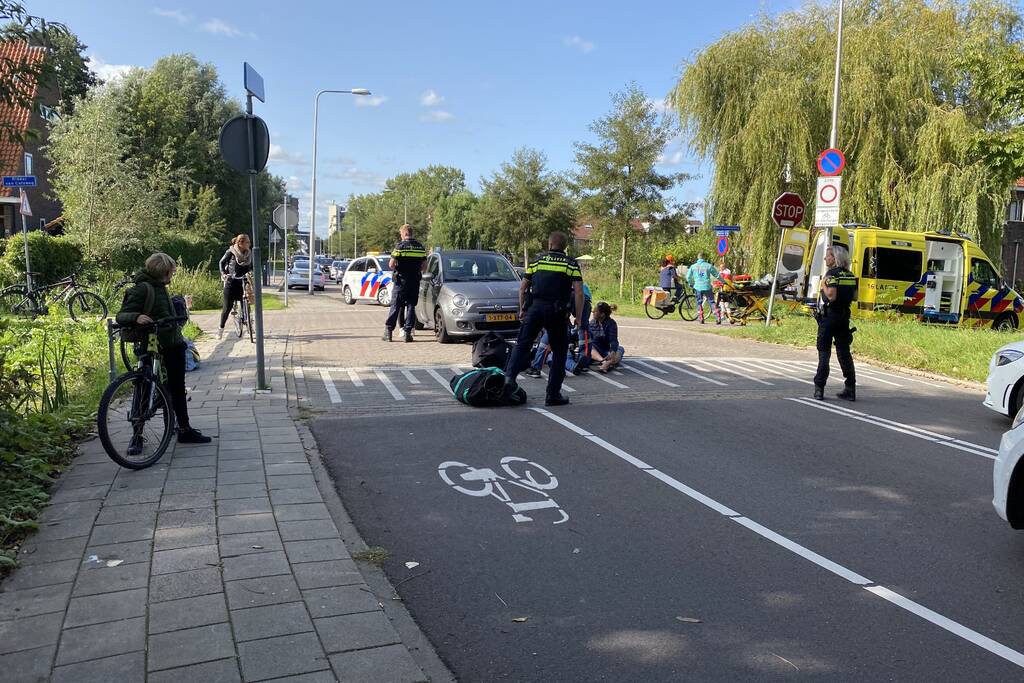 Automobilist ziet overstekende fietsster over het hoofd