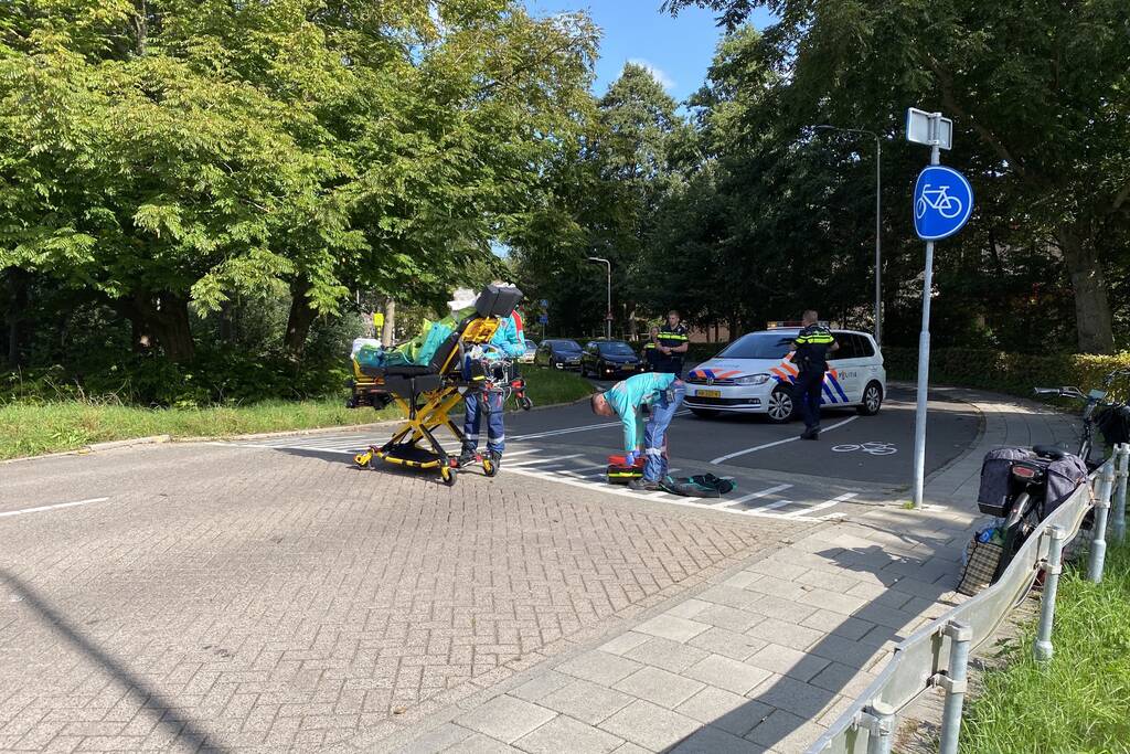 Automobilist ziet overstekende fietsster over het hoofd