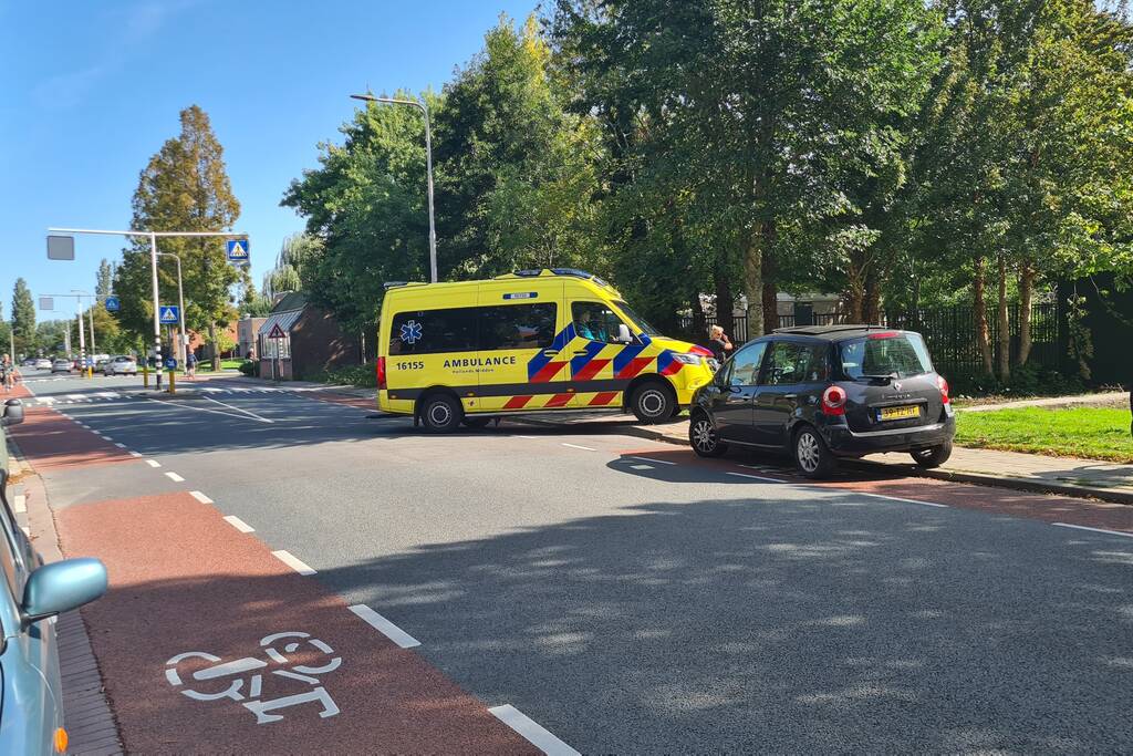 Omstanders redden oudere man uit water