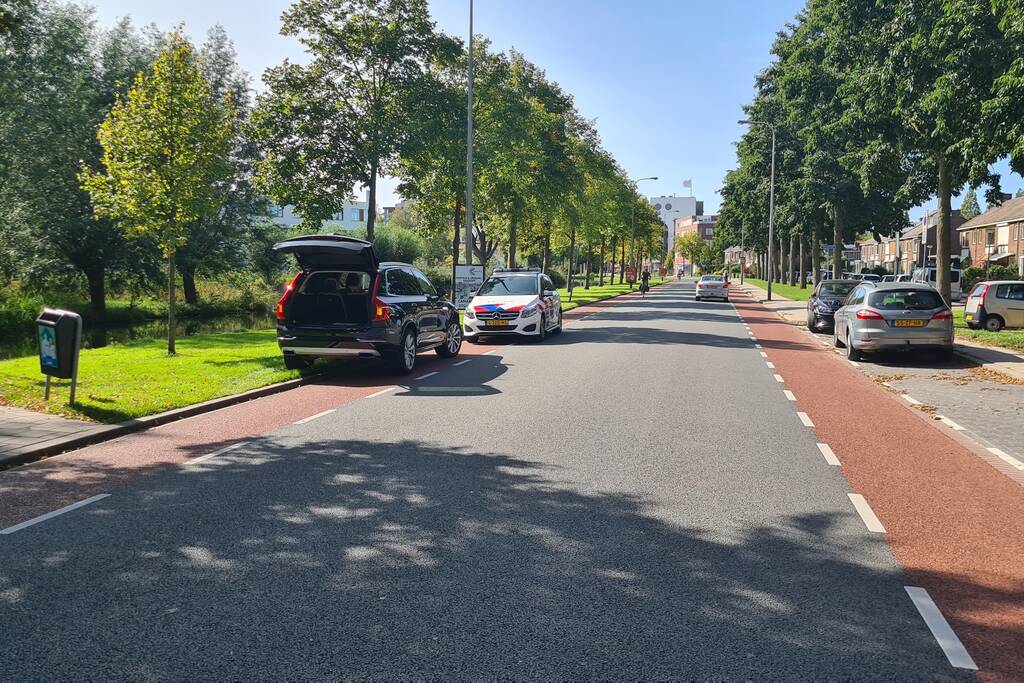 Omstanders redden oudere man uit water