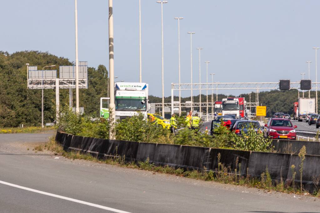 Twee rijstroken dicht na ongeluk op knooppunt Hoevelaken