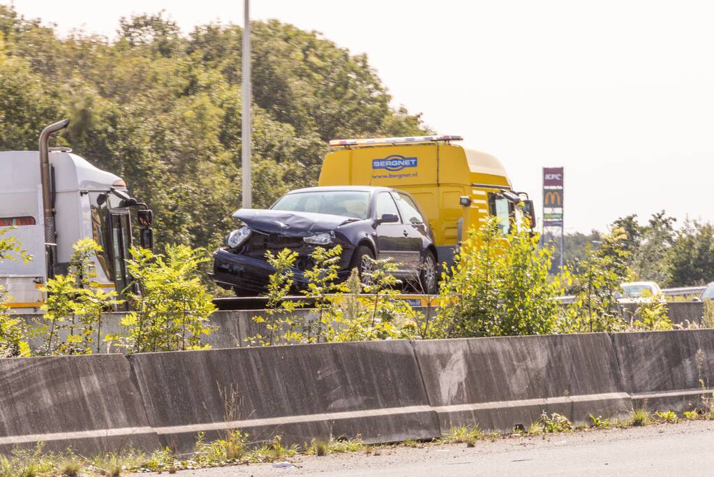 Twee rijstroken dicht na ongeluk op knooppunt Hoevelaken