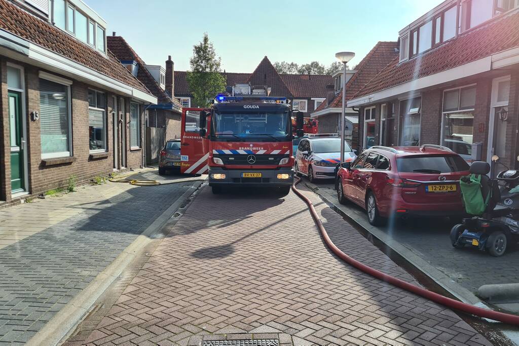 Brand in achtertuin van woning